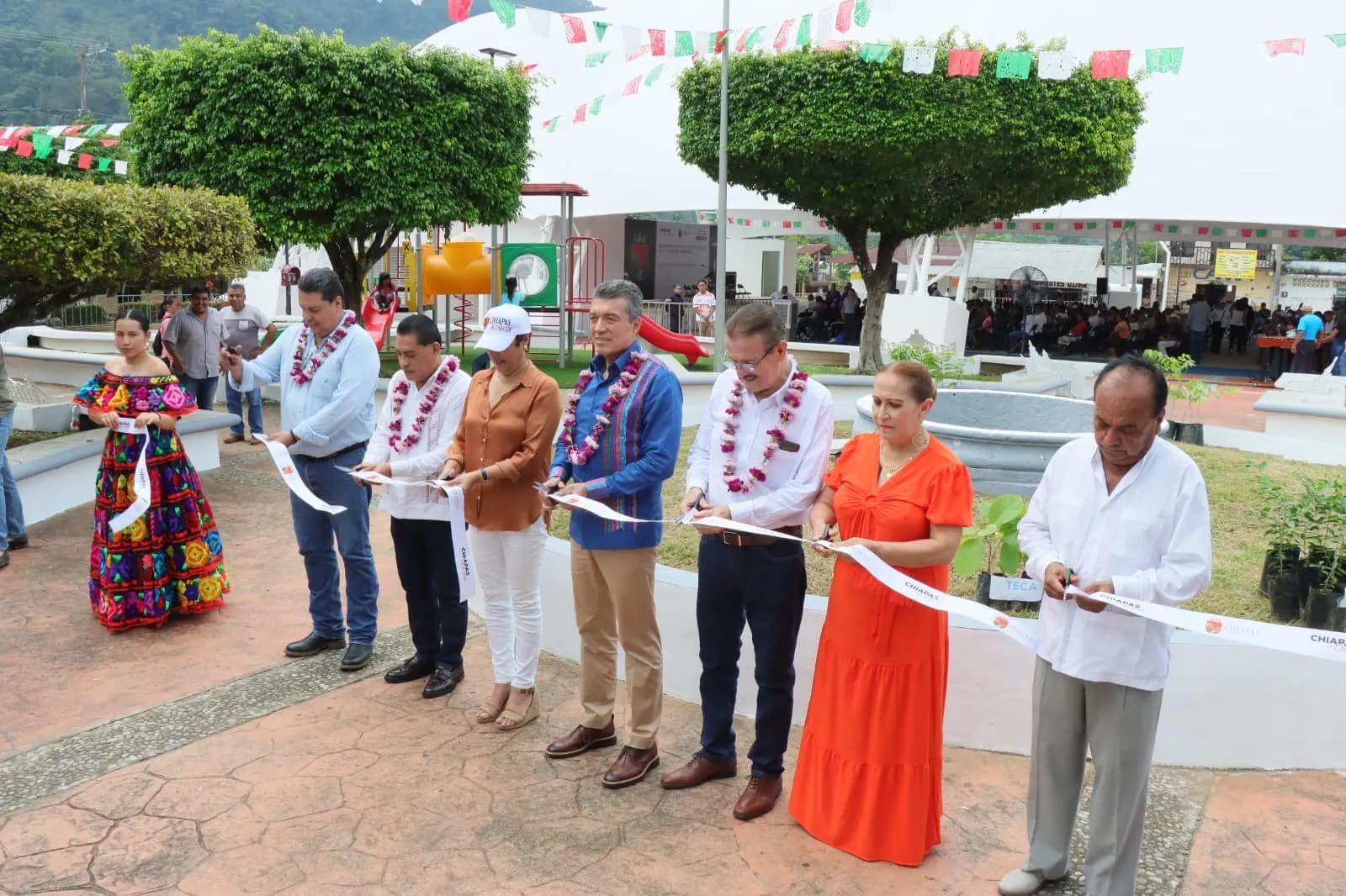 En Solosuchiapa, Rutilio Escandón inauguró la reconstrucción y modernización del Parque Público