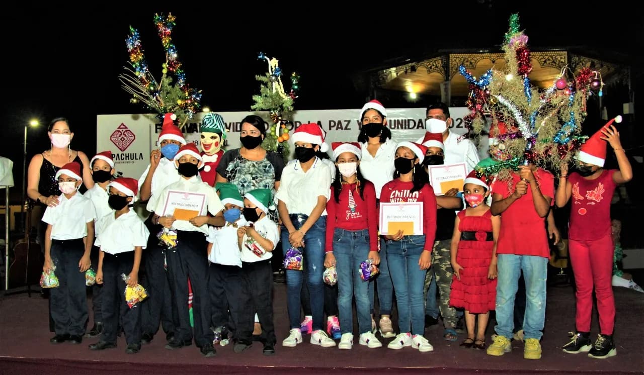 PREMIAN A GANADORES DE LOS CONCURSOS DE LA RAMA Y NACIMIENTOS EN TAPACHULA