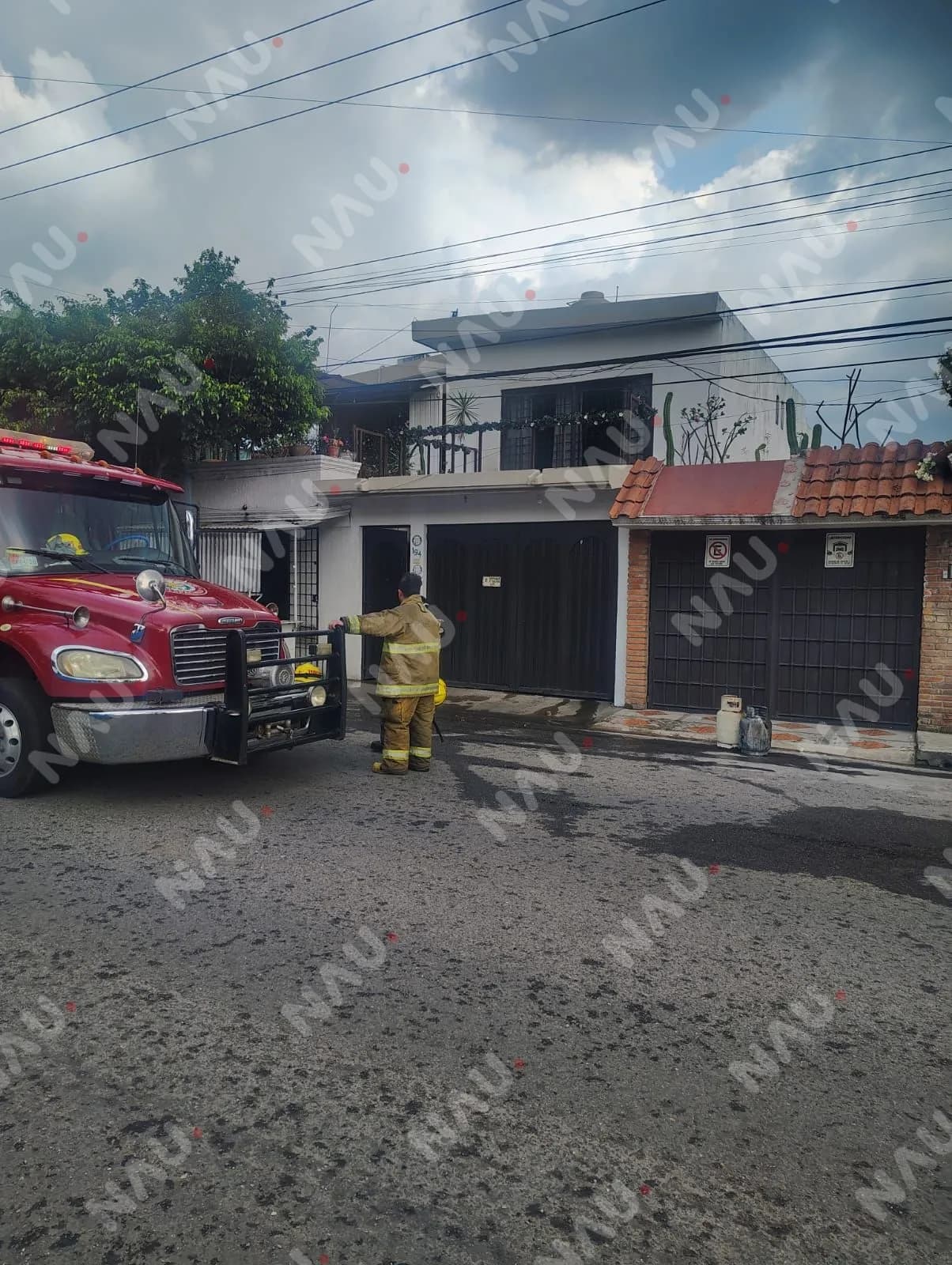 Incendio arrasa vivienda en la 13ª Sur; tres personas sufren crisis nerviosa en Tapachula