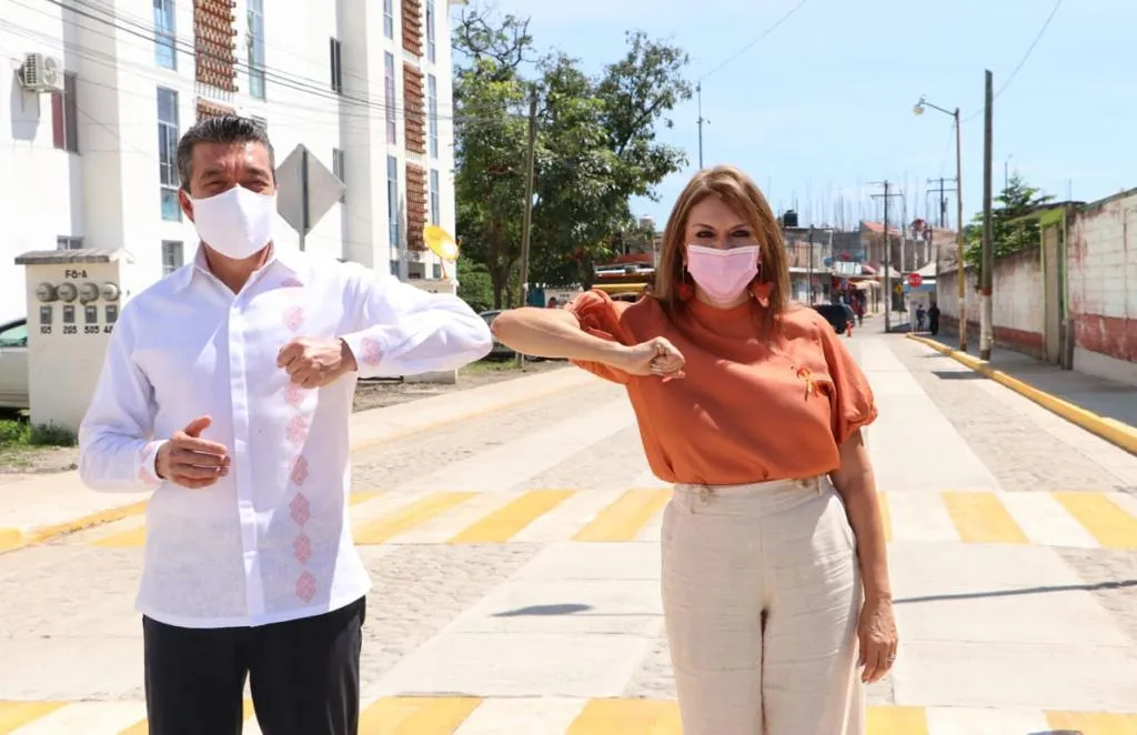 Rutilio Escandón inaugura pavimentación de calles en Tapachula