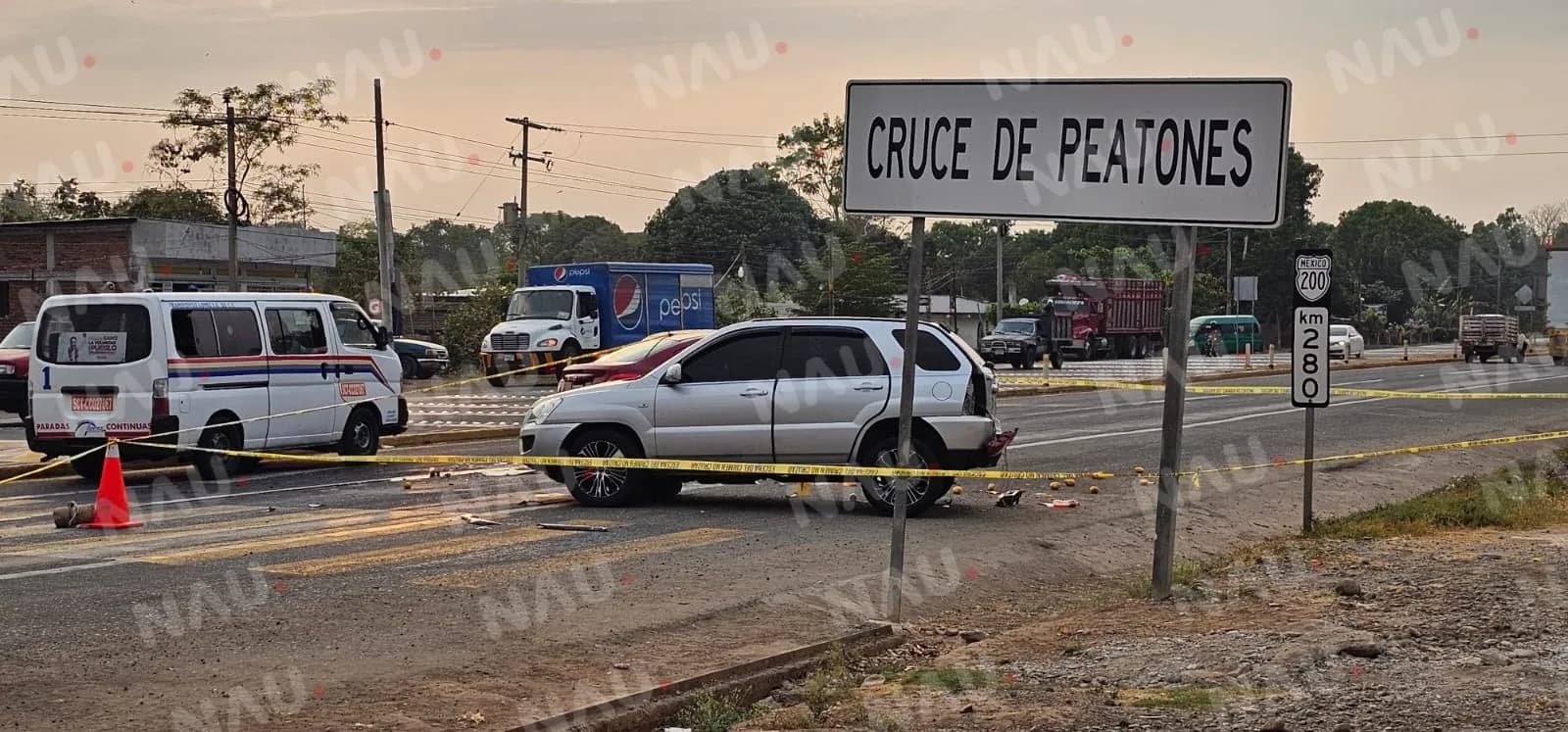 Conductora pierde el control del volante e invade carril contrario