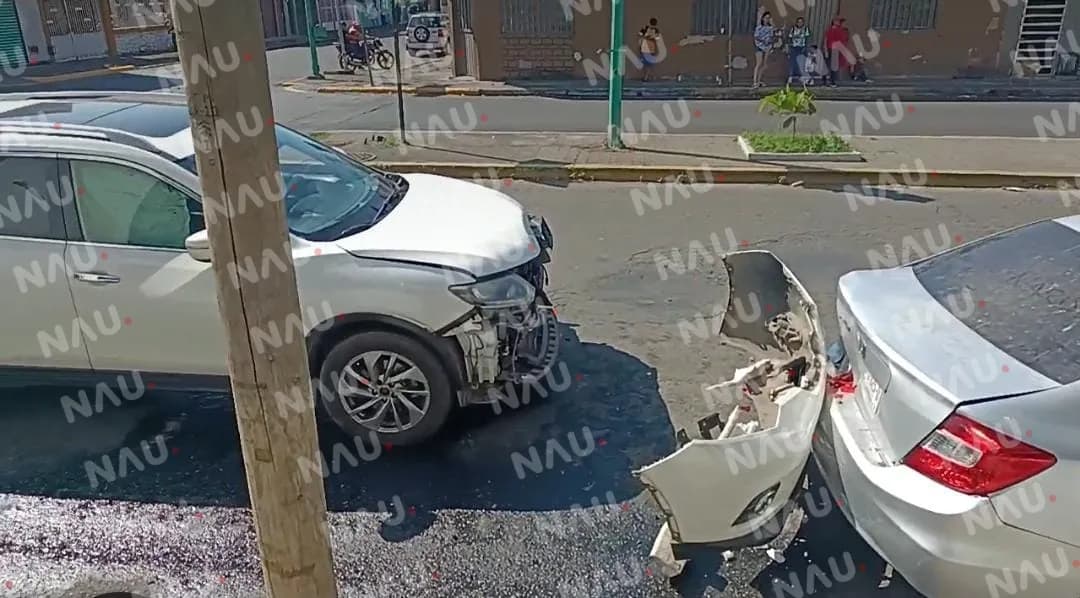 Solo daños deja accidente en la 17a calle oriente