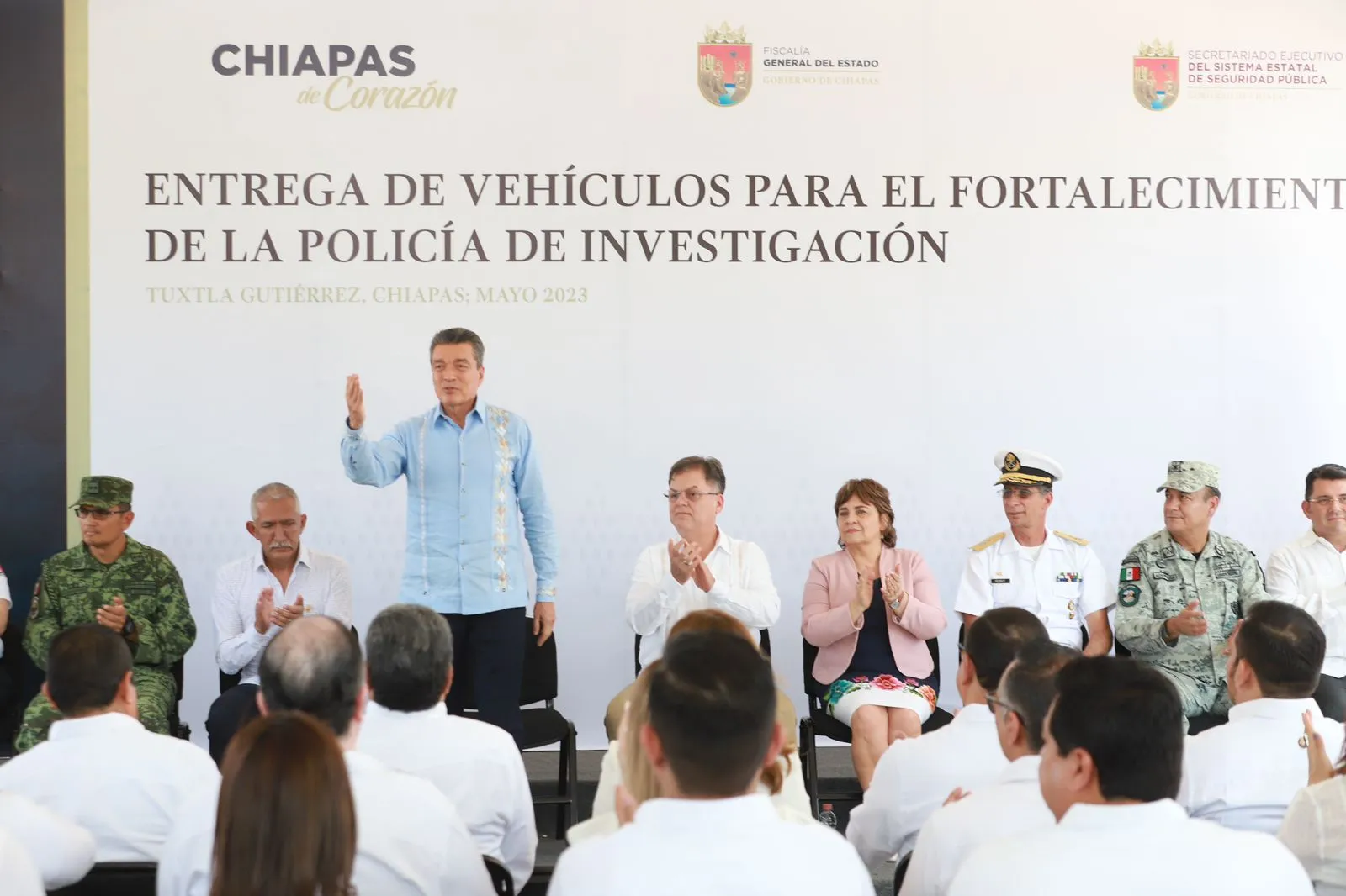 Rutilio Escandón entrega 38 vehículos a la Policía de Investigación de la FGE