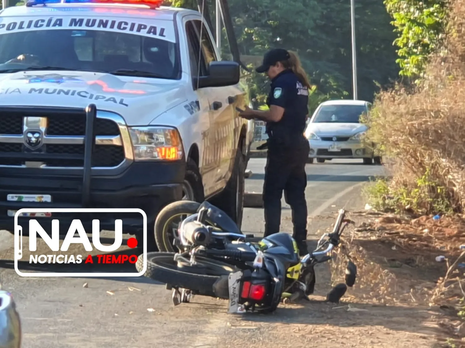 En la carretera costera motociclista derrapó