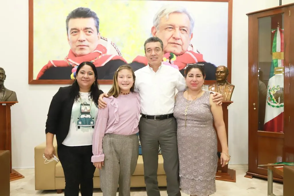 Se reúne Rutilio Escandón con la niña genio chiapaneca Michelle Alejandra Arellano Guillén