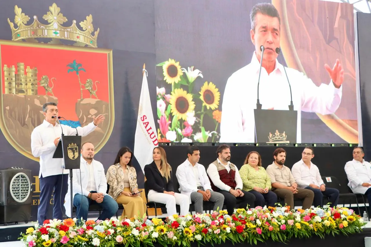 Encabeza Rutilio Escandón entrega de apoyos funcionales y ambulancias a hospitales públicos de Chiapas