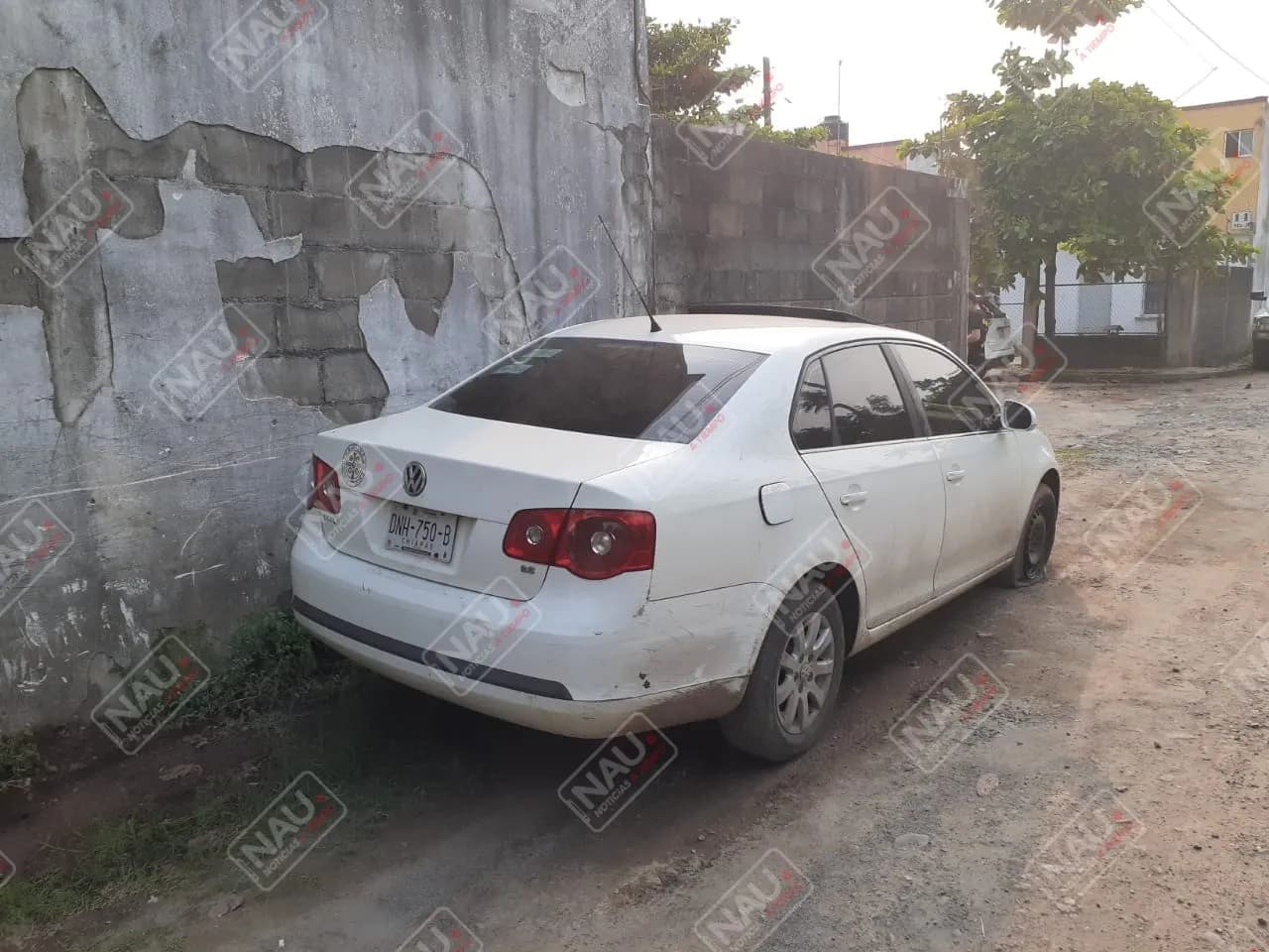 Robaron un vehículo en la Colonia Coapante y fue abandonado camino a la pita