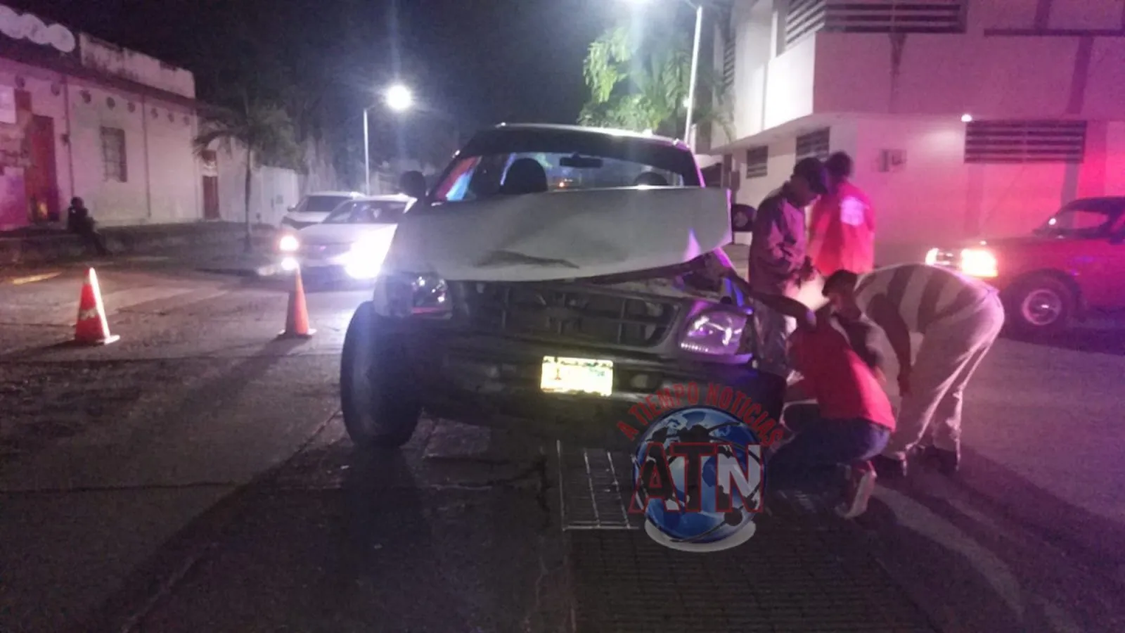 Chocan dos camionetas en el par vial de la 7ª norte y 19ª calle oriente