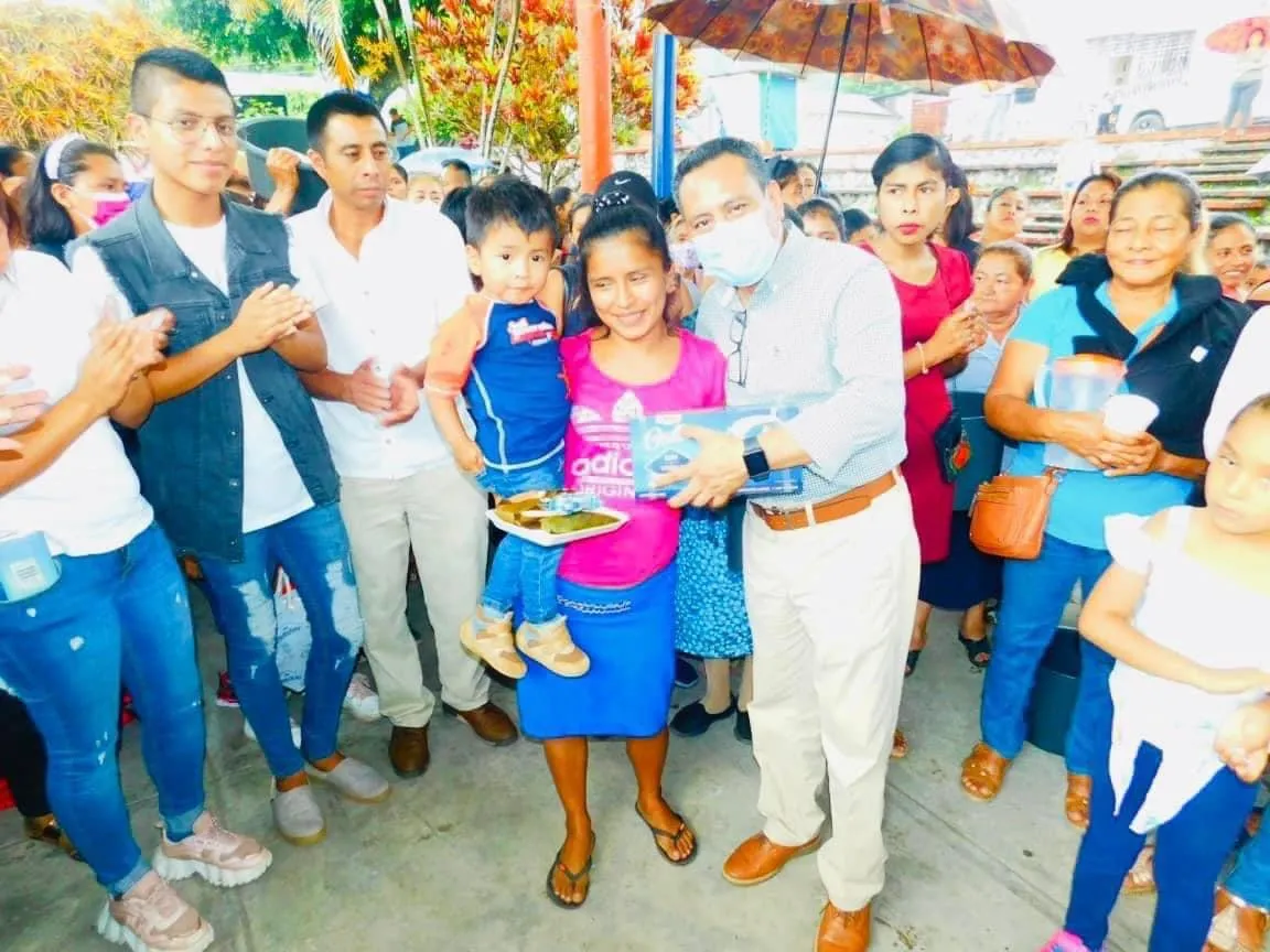 El H. Ayuntamiento Municipal de Unión Juárez, festejó a las Mamás del ejido Once de Abril.