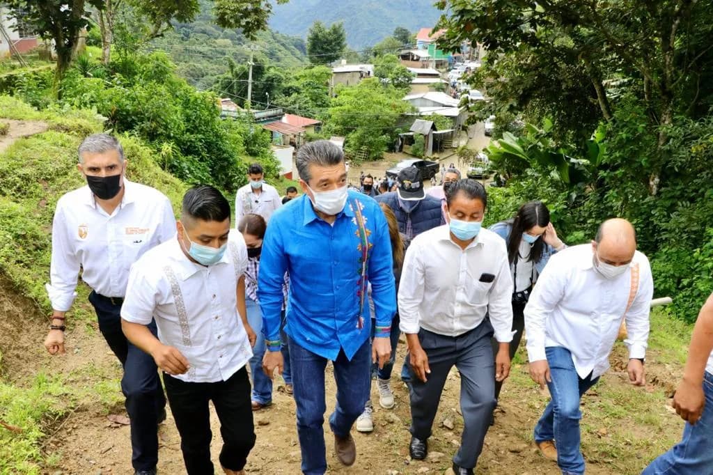 Anuncia Rutilio Escandón proyectos a favor de la salud y bienestar de habitantes de Chanjalé y Salchiji