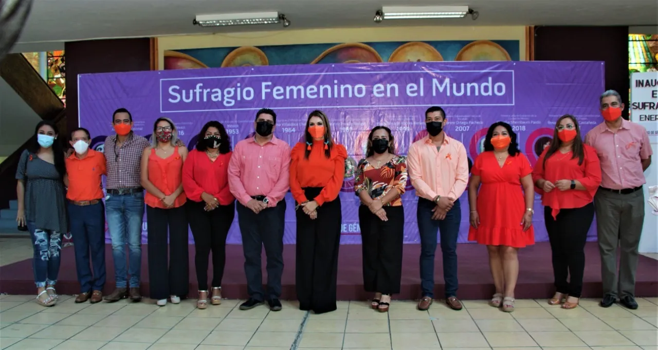 INAUGURA ROSY URBINA EXPOSICIÓN “SUFRAGIO FEMENINO EN EL MUNDO”