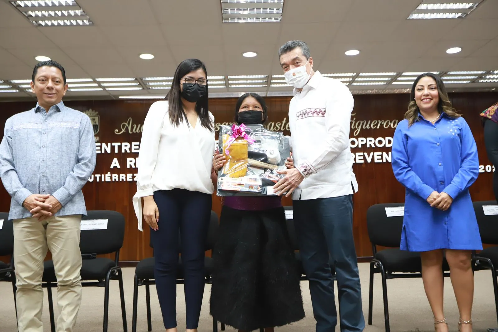 Rutilio Escandón entrega herramientas como parte del Programa Redes de Mujeres por la Prevención