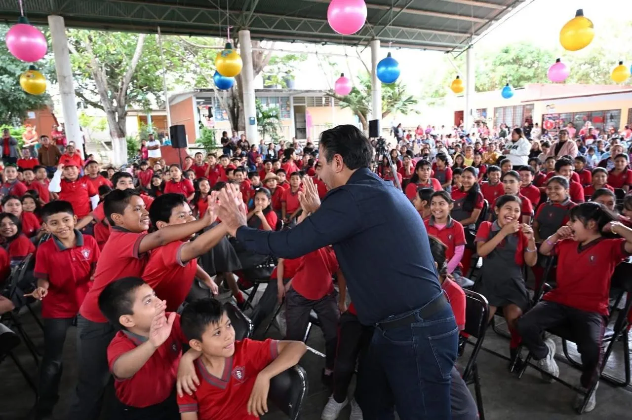 Eduardo Ramírez beneficia a niñas, niños y jóvenes con programas A Paso Firme y Bicis que Transforman