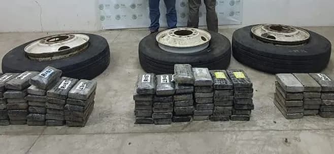 ASEGURA FGR 100 KILOS DE COCAÍNA OCULTOS EN LAS LLANTAS DE UN CAMIÓN EN CHIAPAS