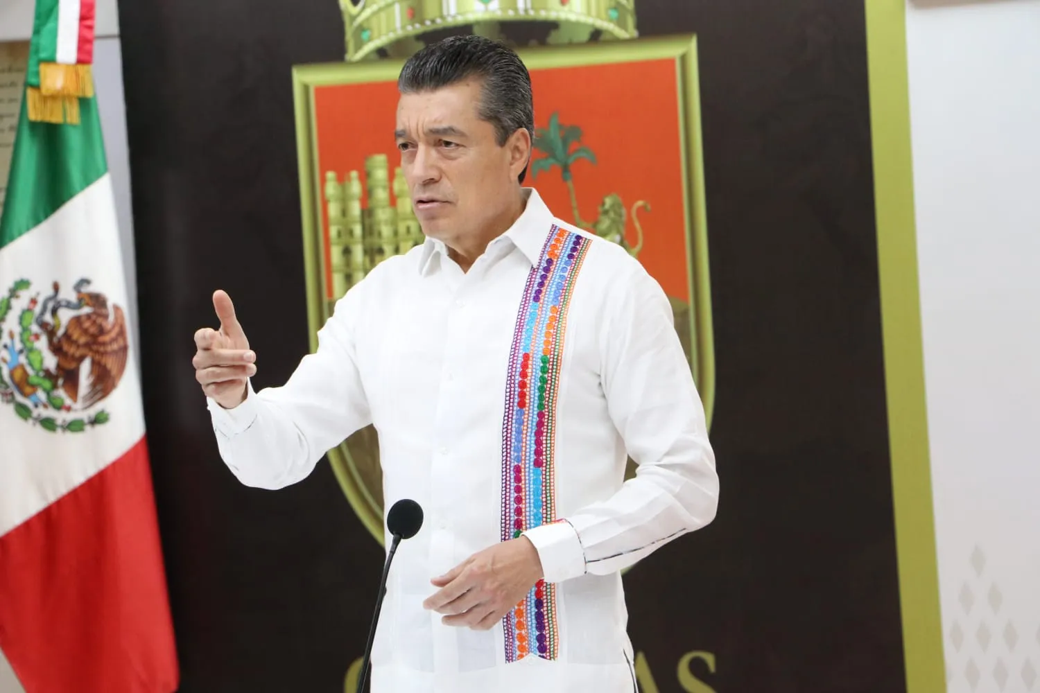 Pide Rutilio Escandón a la población reforzar medidas preventivas y vacunarse contra COVID-19