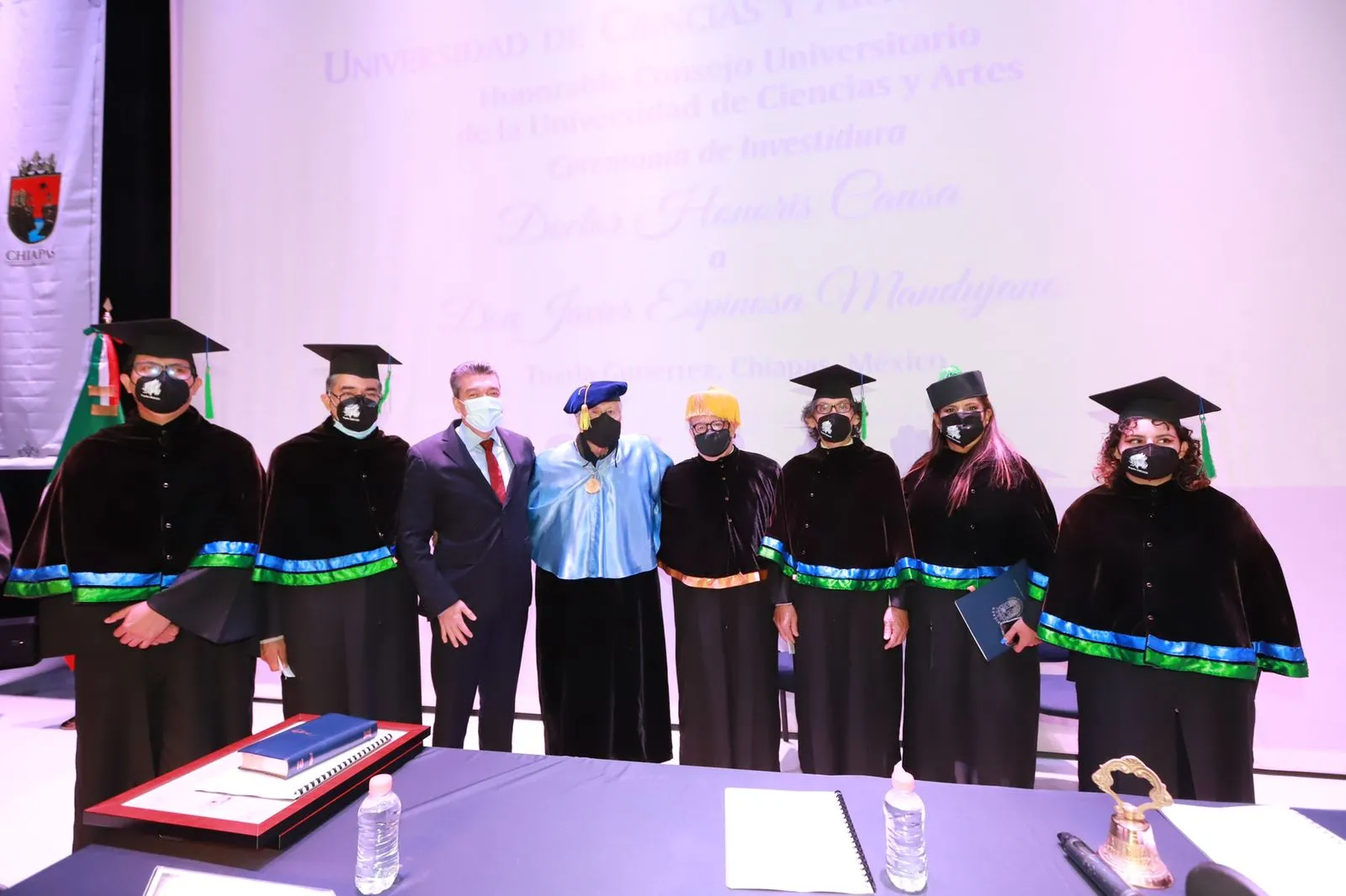 Entrega Unicach el Doctorado Honoris Causa a Javier Espinosa Mandujano