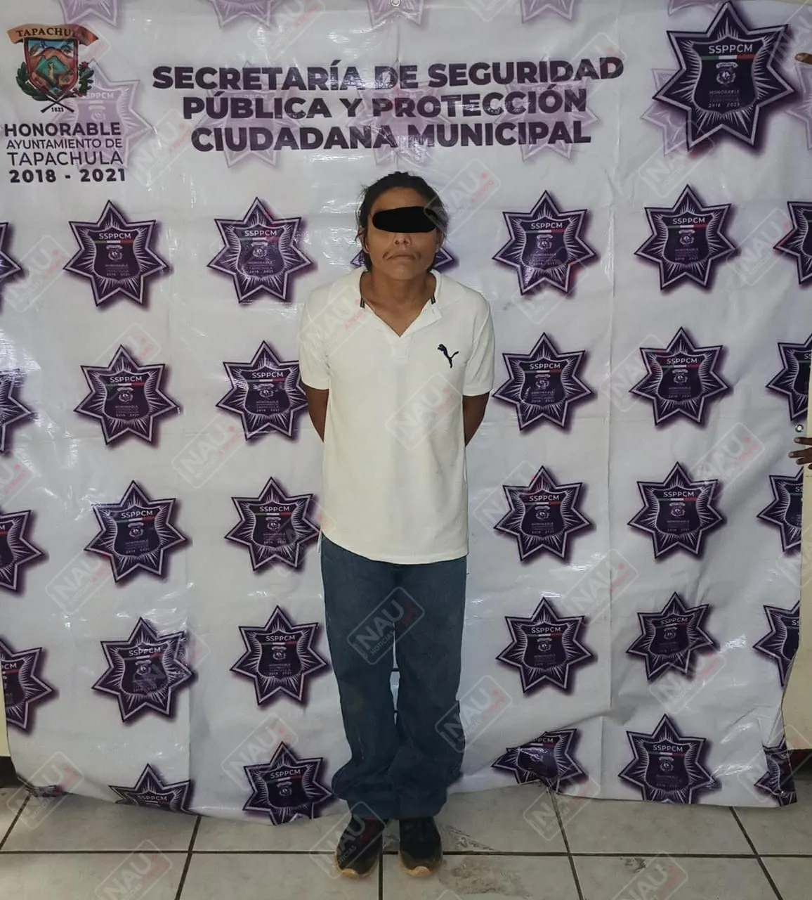 Casi mata a sus padres a golpes