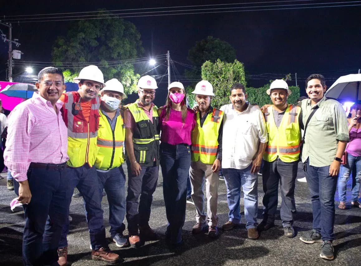 ROSY URBINA ENCIENDE LUMINARIA NÚMERO 10 MIL DEL PROGRAMA “BRILLA LA PERLA”