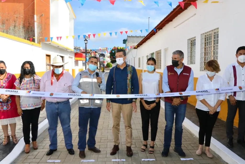 Inaugura Rutilio Escandón pavimentación de calles e infraestructura social y deportiva en Las Rosas