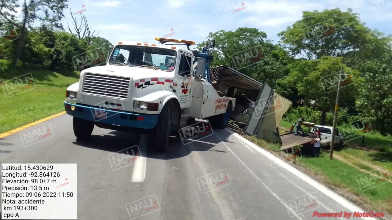 Se destraba un vehículo que jalaba una madrina de carros