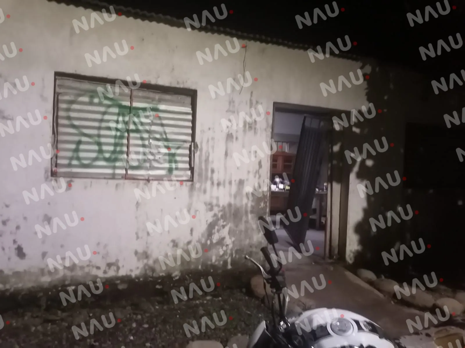 Delincuentes disparan a policías y se dan a la fuga
