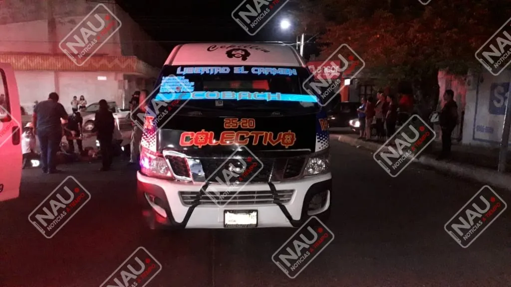 Dos ciclistas lesionados al ser atropellados por una combi del transporte público