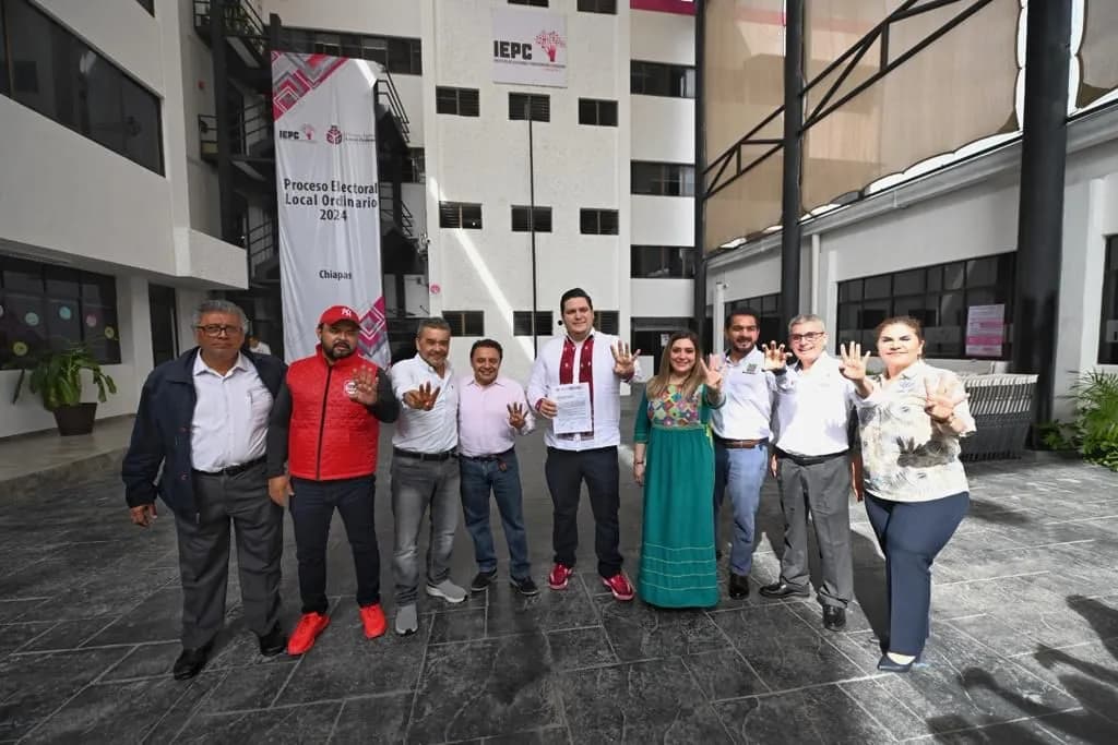 Eduardo Ramírez celebra histórico registro de coalición de siete partidos