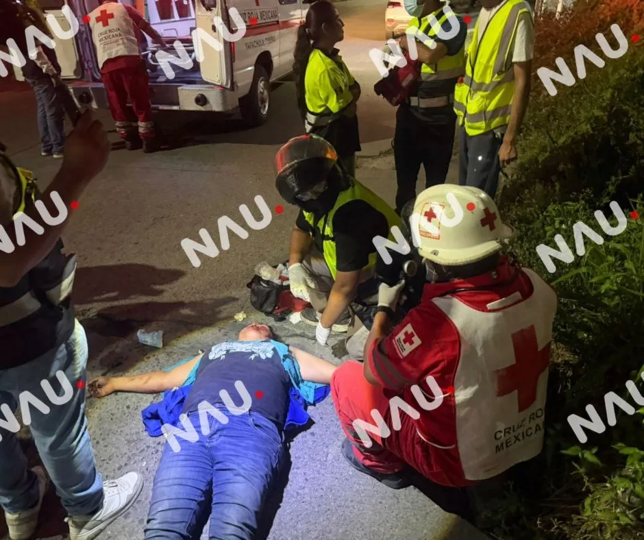 Mujer resulta lesionada tras derrapar en motocicleta en Tapachula