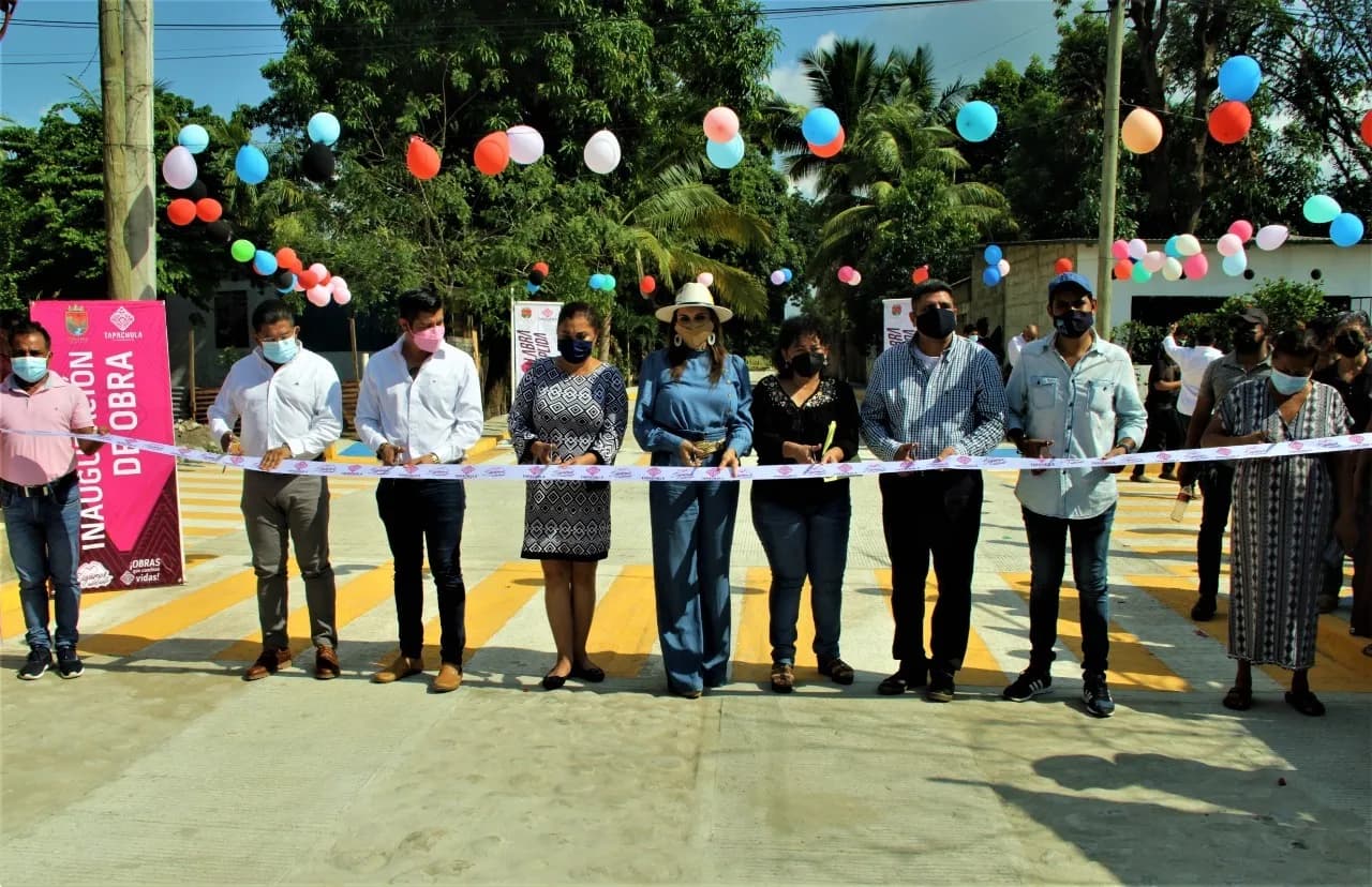 INAUGURA ROSY URBINA CALLES NUEVAS EN LA COLONIA TEÓFILO ACEBO I