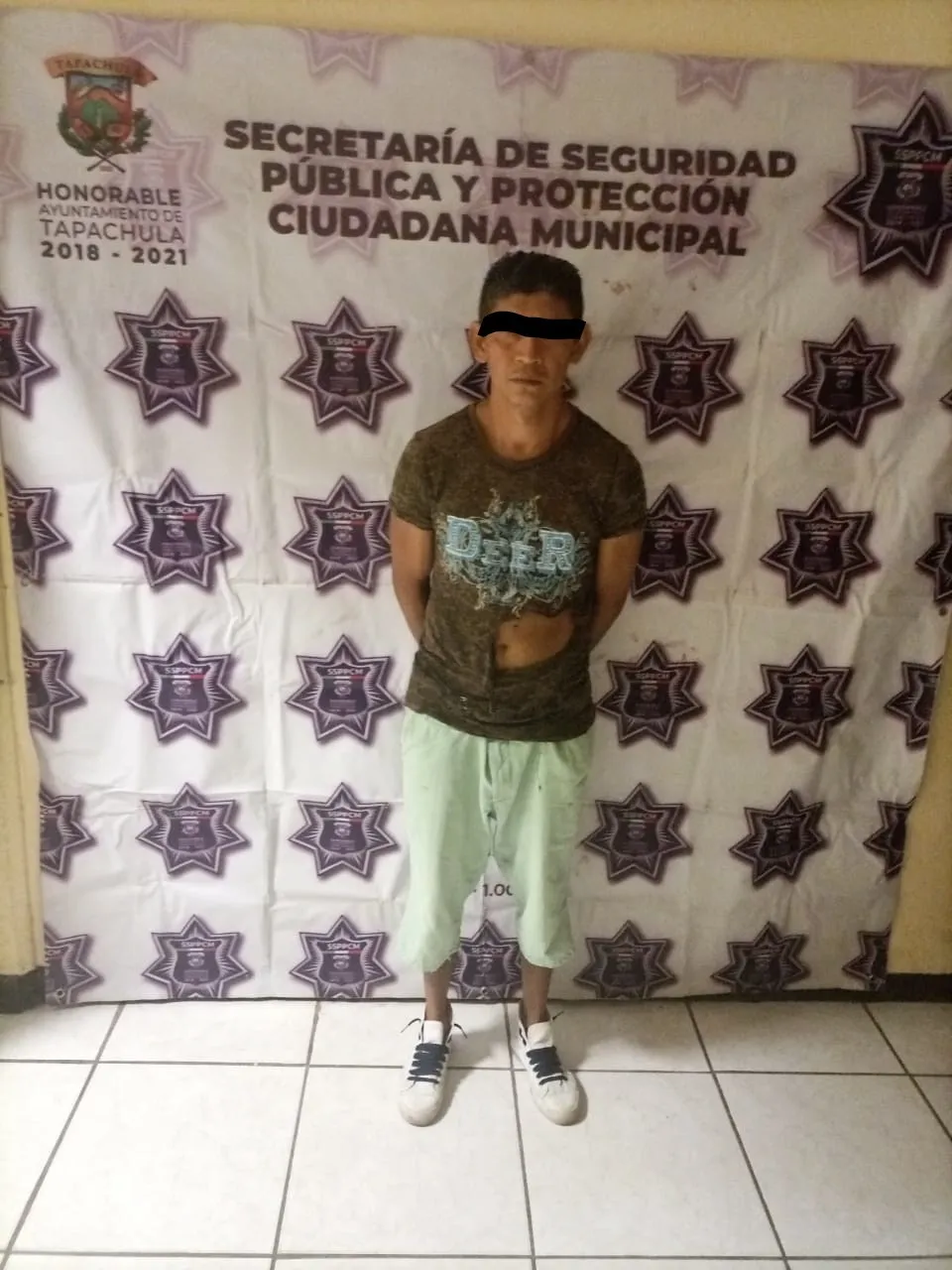 FUE DETENIDO POR VIOLENCIA FAMILIAR