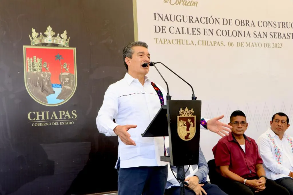 En Tapachula, Rutilio Escandón inaugura pavimentación y mejoramiento integral de calle en la colonia San Sebastián