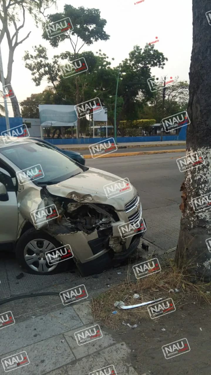 Carro se da a la fuga tras realizar corte de circulación.
