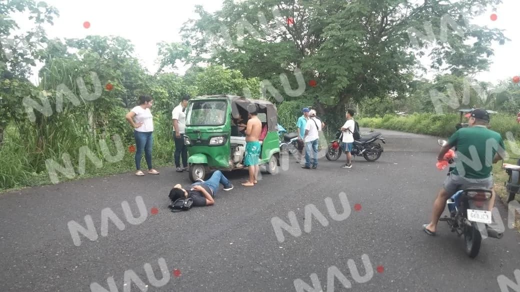 Dos lesionados deja choque de una motocicleta y una moto de pasaje