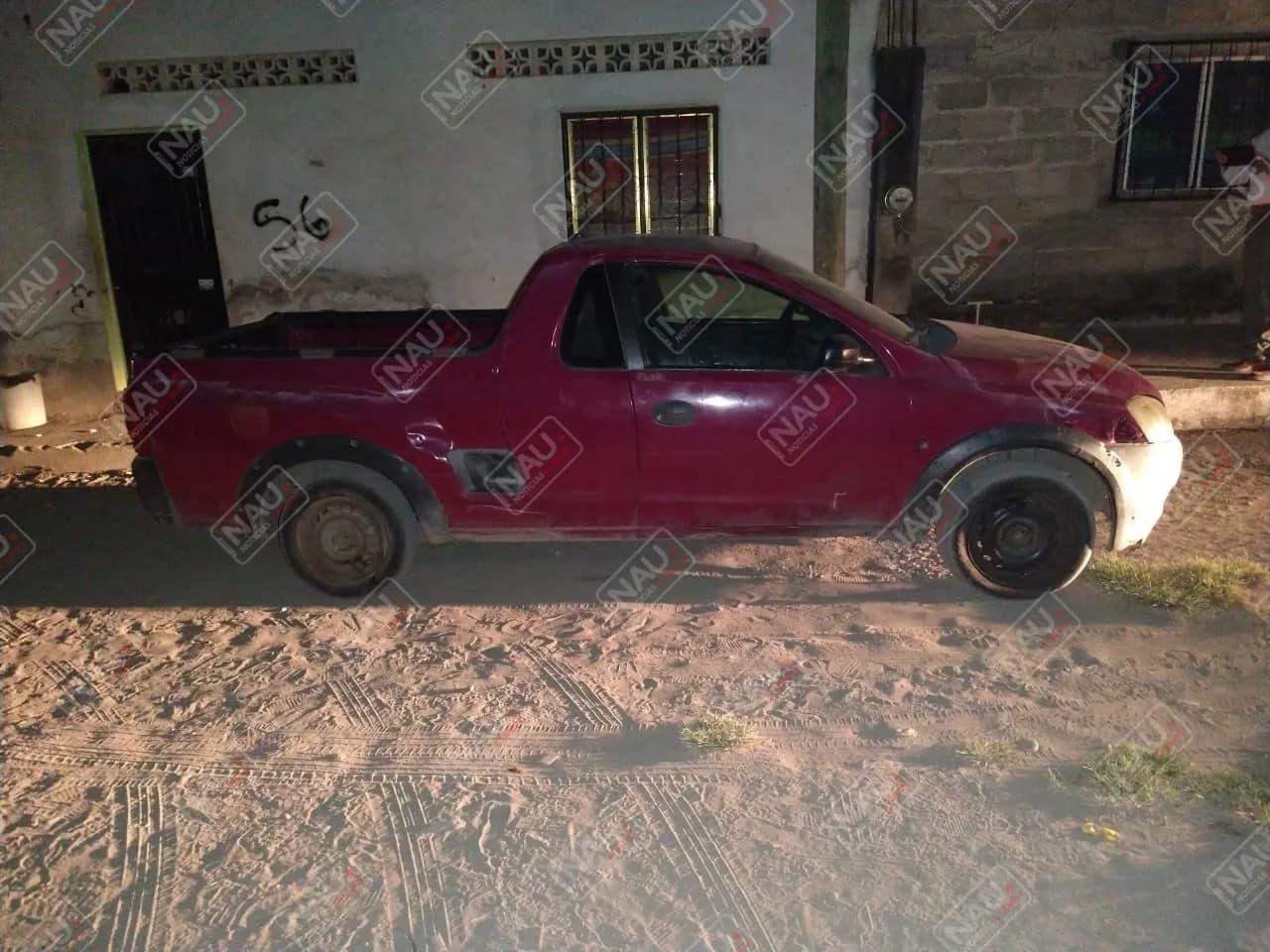 Dejan abandonado un carro tras ser chocado