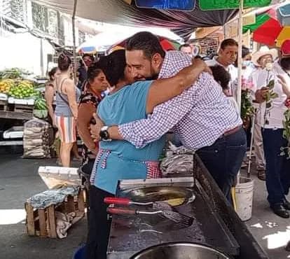 Con música de mariachi y marimba inicia el Gobierno Municipal de Tuxtla Chico el festejó a las mamás tuxtlachiquenses.