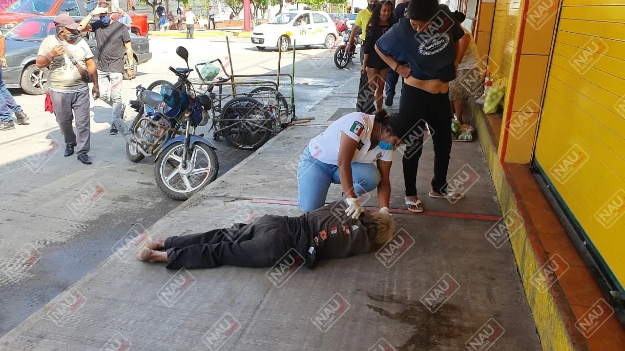 Atiende PC a indigente, pero no son llevados al hospital porque no los reciben