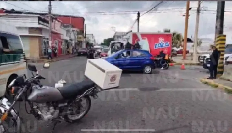 MOTOCICLISTA LESIONADO TRAS CHOQUE CONTRA CAMIÓN REPARTIDOR EN TAPACHULA