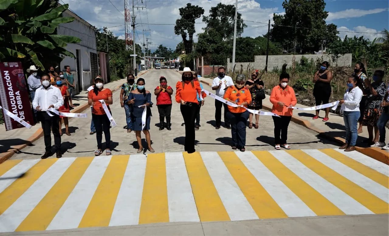 INAUGURAN NUEVAS CALLES PAVIMENTADAS EN LA COLONIA LA JOYA I DE TAPACHULA