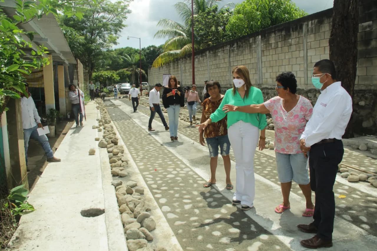 ROSY URBINA SUPERVISA AVANCES DE OBRA EN LA COLONIA BUENAVENTURA