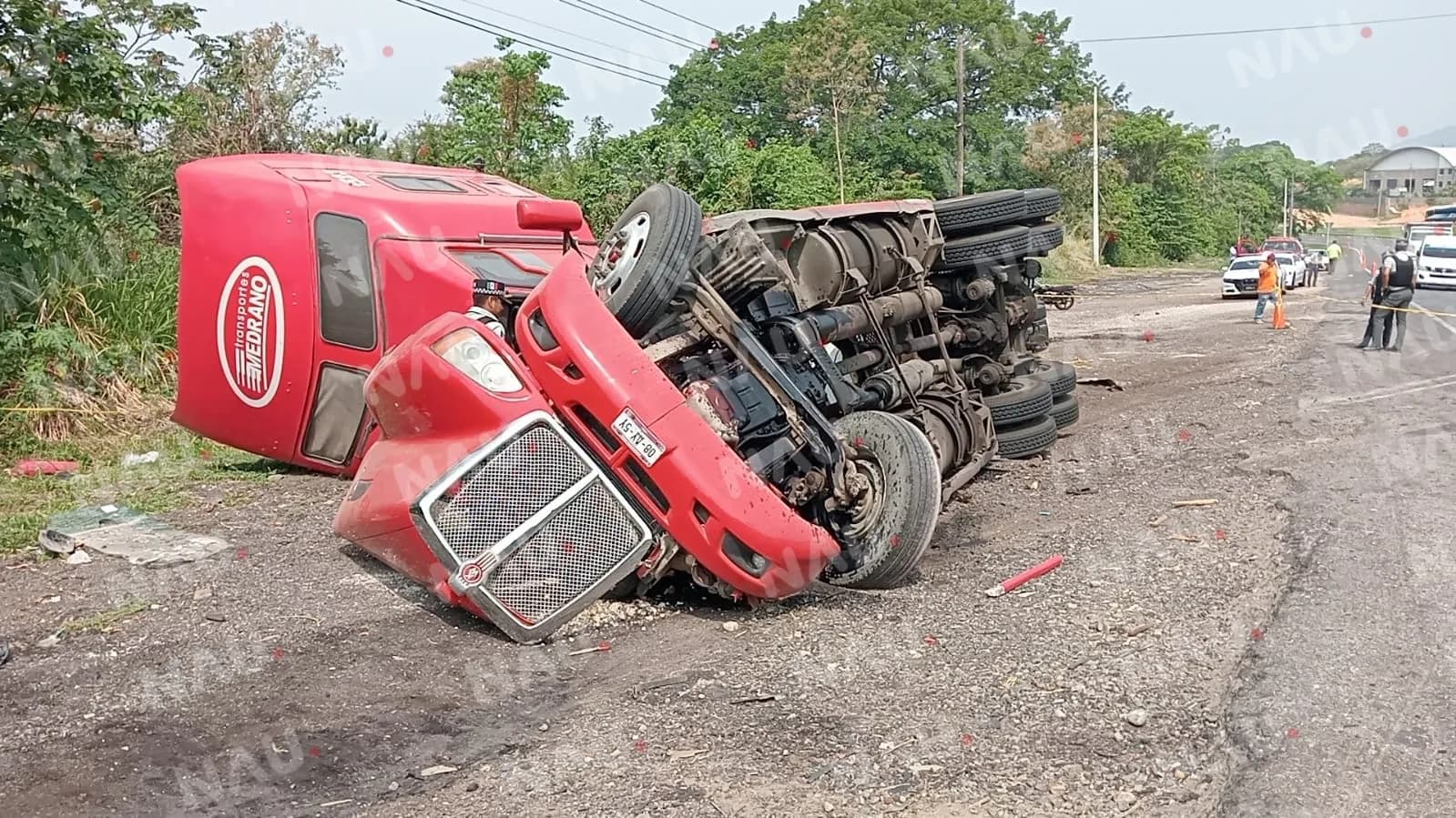 Vuelca otro tráiler en la curva del diablo