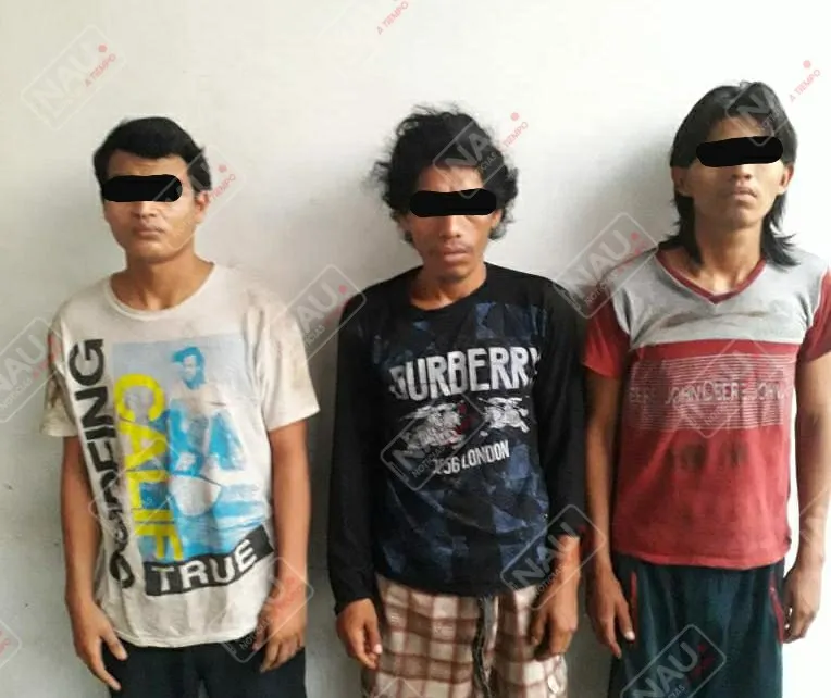 Detienen a tres personas con 15 bolsitas de marihuana