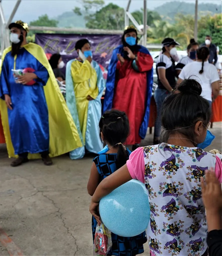 EN CONGREGACIÓN ZARAGOZA, DIF TAPACHULA CELEBRA EL DÍA DE REYES