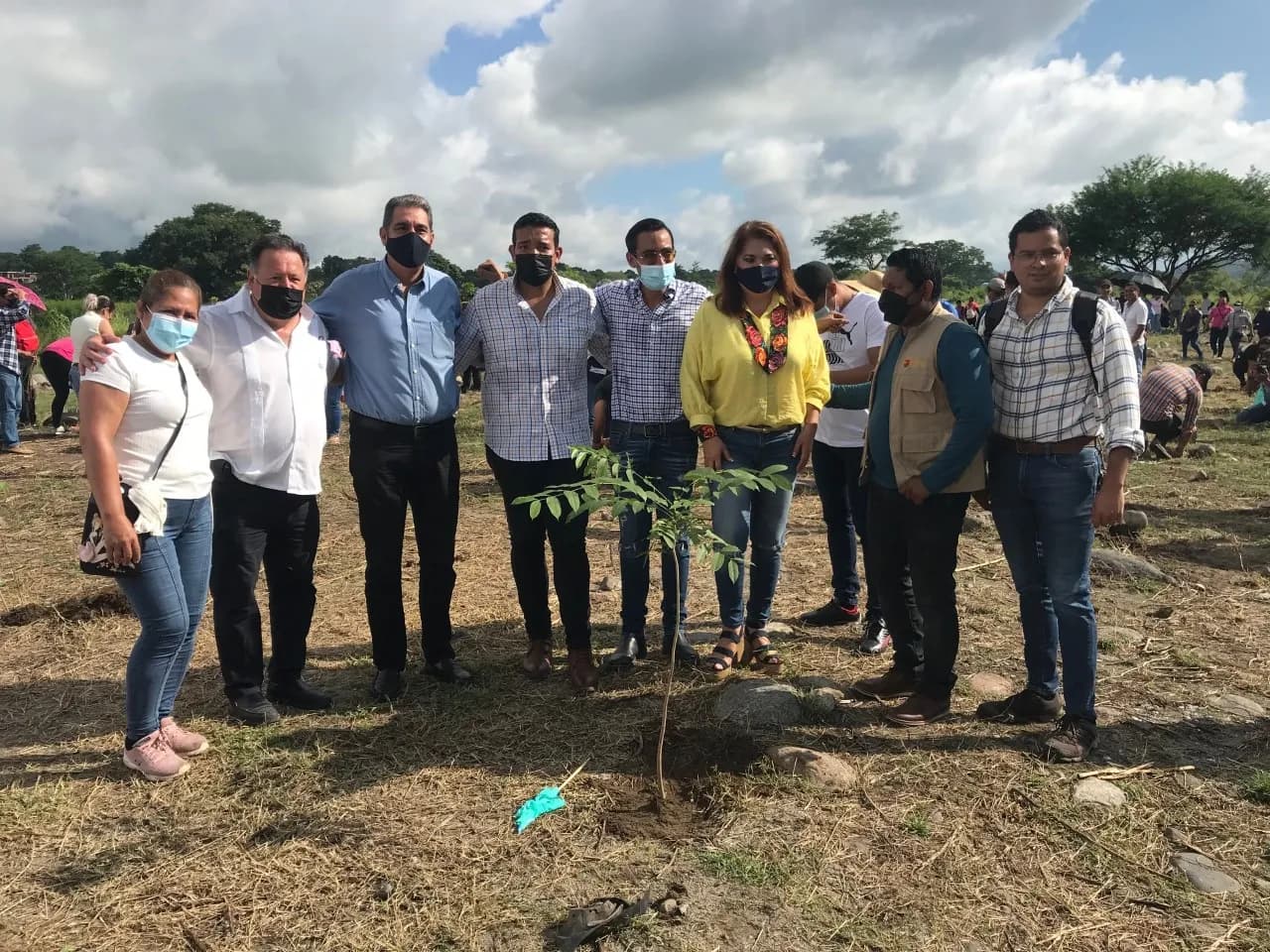 REALIZA AYUNTAMIENTO DE TAPACHULA MAGNA REFORESTACIÓN DE LA CUENCA DEL RÍO COATÁN
