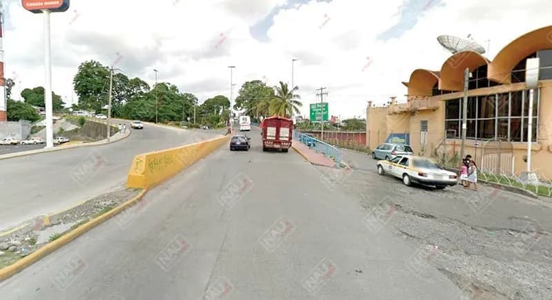 Migrantes extracontinentales asaltan a representante de un grupo de Compartamos