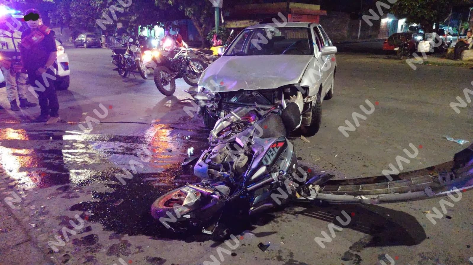 Accidente entre motocicleta, taxi y automóvil deja un lesionado en Tapachula