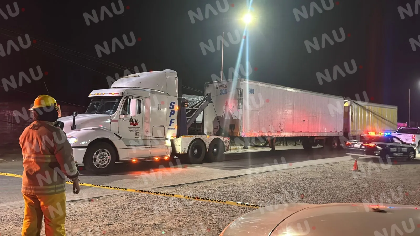 Policía municipal resulta lesionado en accidente provocado por un tráiler