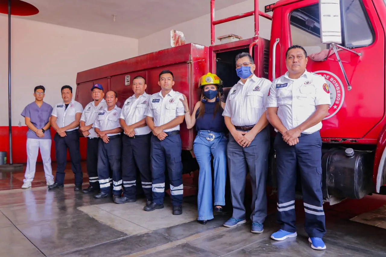 ROSY URBINA ANUNCIA MÁS BENEFICIOS PARA LOS BOMBEROS TAPACHULTECOS