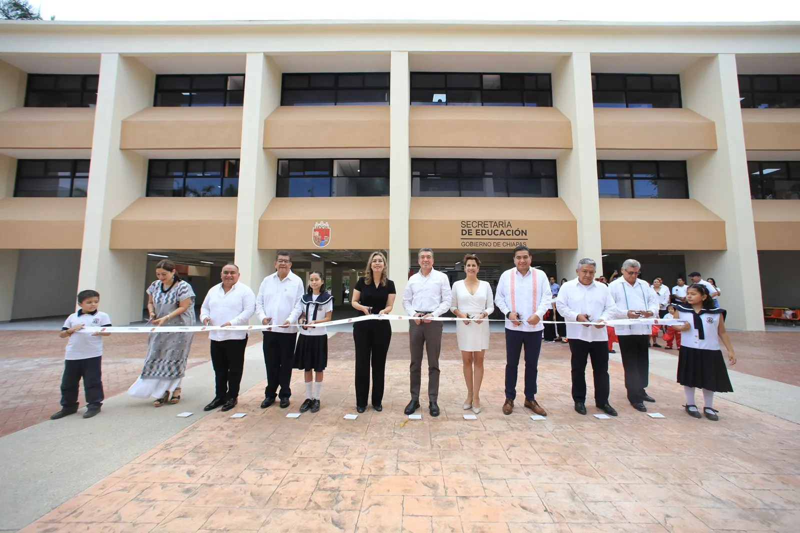 Rutilio Escandón inaugura edificio administrativo de la Secretaría de Educación y arranca entrega de mobiliario a escuelas