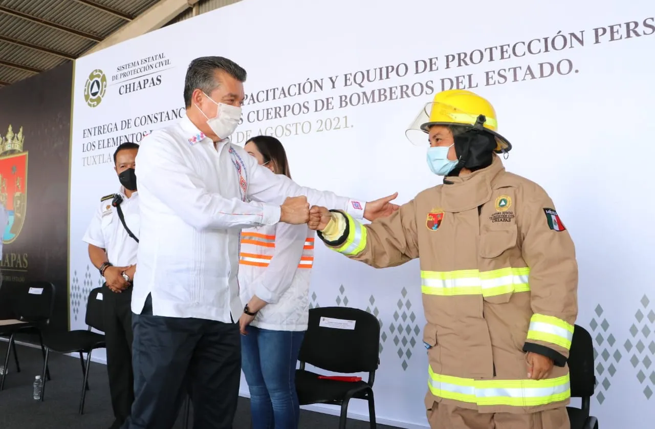 Con capacitación y mejor equipo de protección, fortalece Rutilio Escandón labor de bomberos de Chiapas