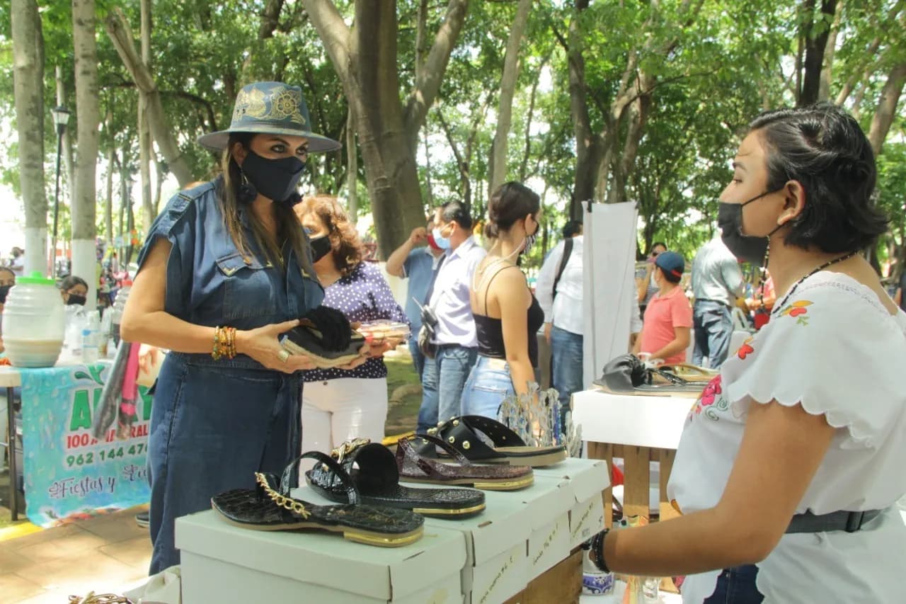 ACUDE ROSY URBINA A REAPERTURA DEL TIANGUIS ORGÁNICO “EL HUACALERO” Y VISITA “TIANGUIS A TU COLONIA”